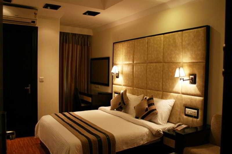 Hotel Green Valley Ню Делхи Екстериор снимка